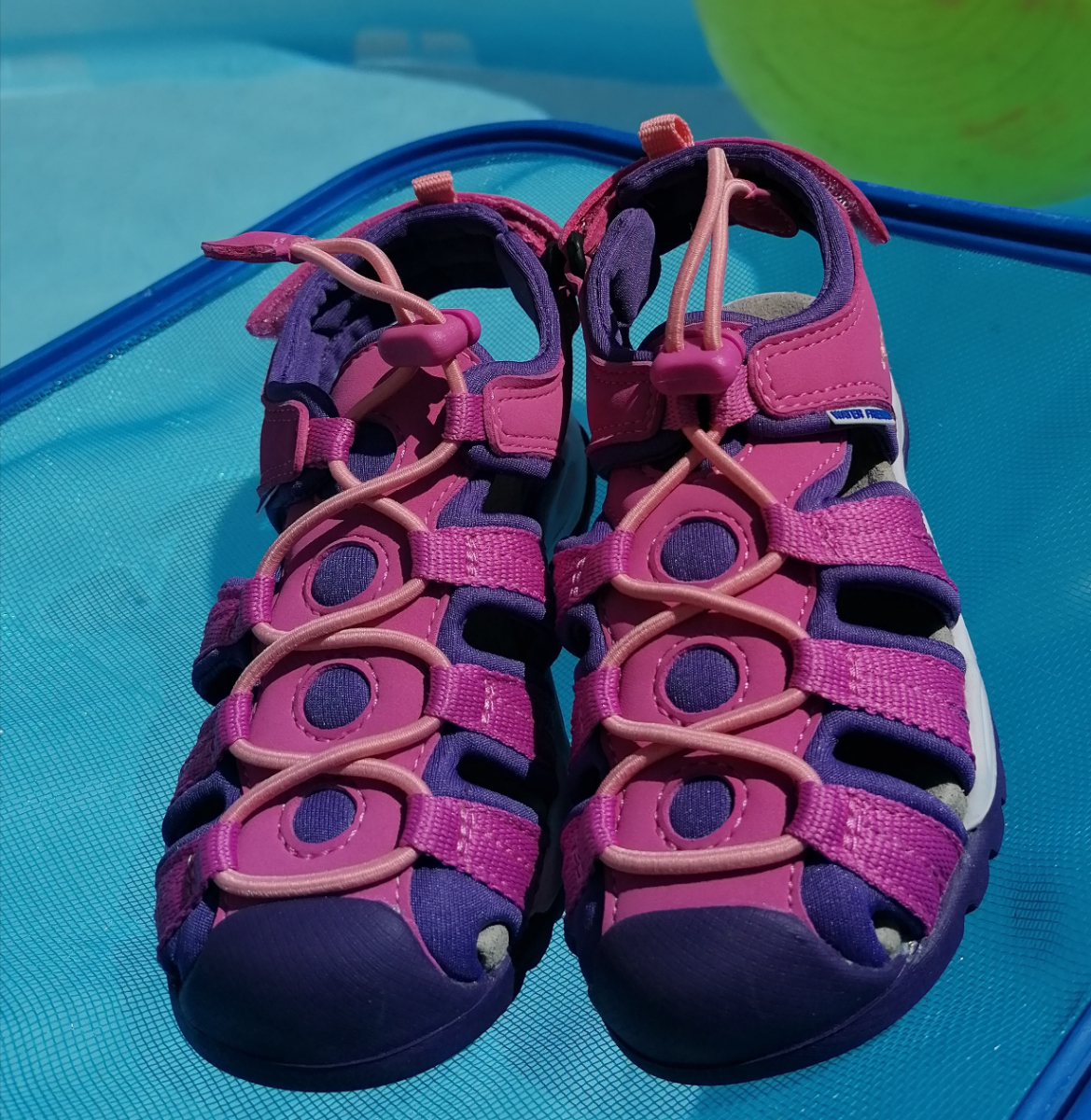 Trabajamos las primeras marcas de calzado infantil del mercado: BIOMECANICS, GEOX, GARVALIN, CHICCO, TITANITOS, GORILA etc. Aprovecha del 15% de descuento en sandalias Geox.