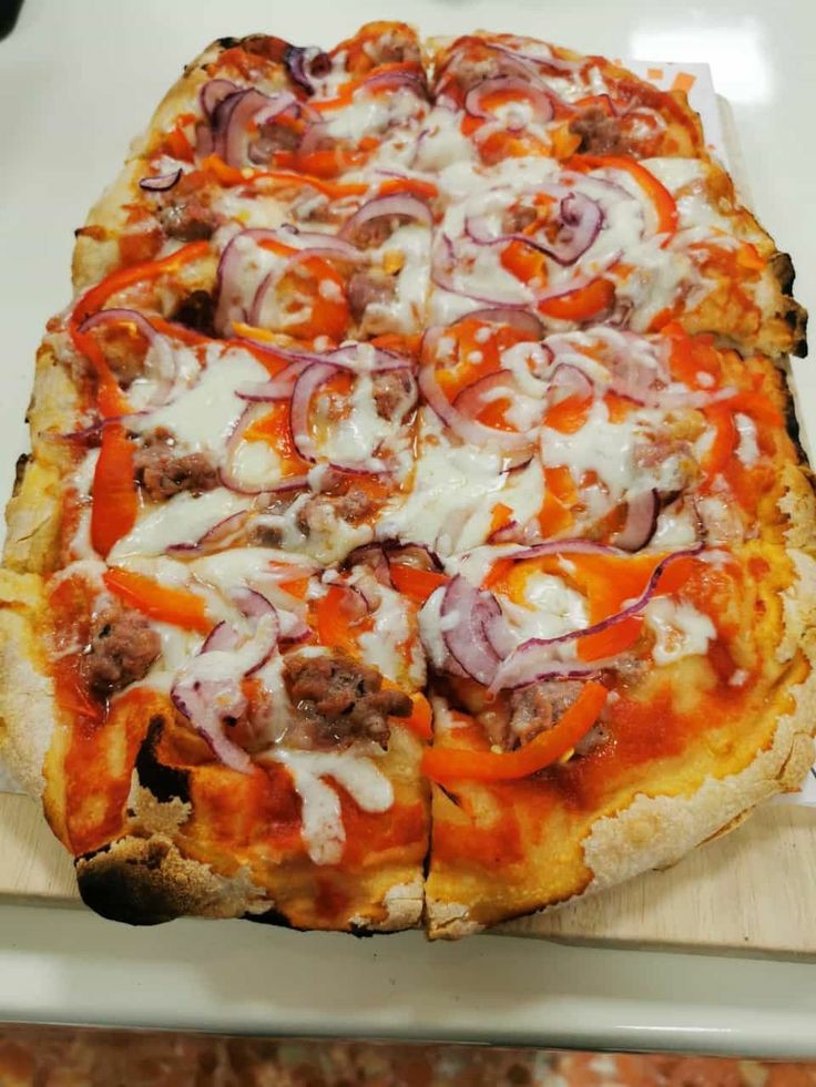 En Genuino Crunch te ayudamos a ser feliz. Con nuestra pizza italiana, artesanal y genuina, puedes satisfacer tu hambre, alegrar tu paladar y cuidar también de tu salud: nuestras pizzas no son pesadas y no molestan tu digestion dejandote dormir tranquilo.
Genuino Crunch, la pizza que te hace feliz.

Zona de reparto: San José, La Rinconada y La Jarilla. ¡Sin pedido mínimo! Gastos de envío a domicilio: 1 €