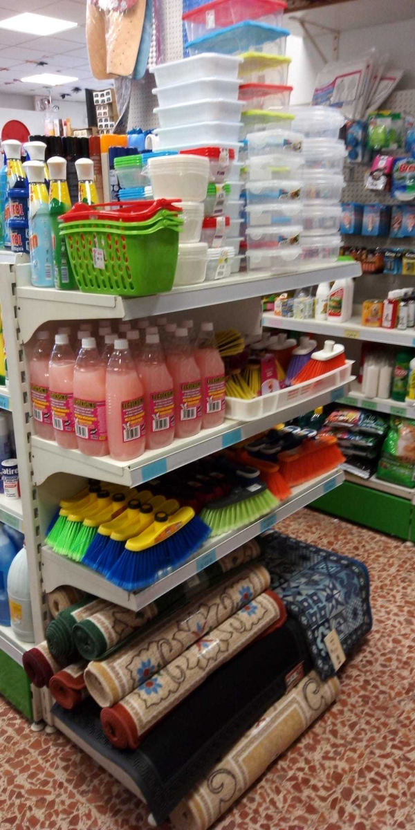 Se trata de un supermercado donde puedes encontrar de todo en materia de alimentación, limpieza, cuidado personal, etc. Especializados en droguería y perfumería y productos sin lactosa y sin azúcar.