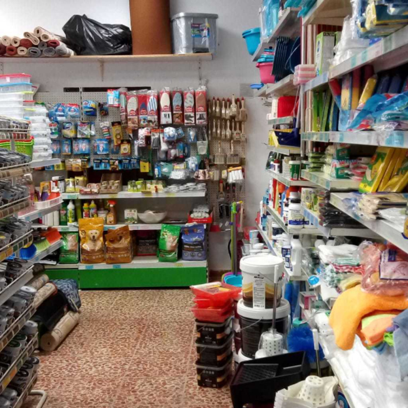 Se trata de un supermercado donde puedes encontrar de todo en materia de alimentación, limpieza, cuidado personal, etc. Especializados en droguería y perfumería y productos sin lactosa y sin azúcar.