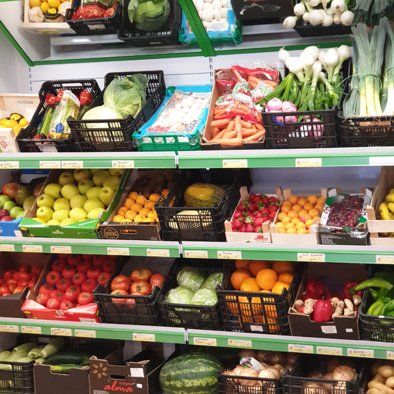 Alimentación, carnicería, panadería, frutería, congelados y droguería.