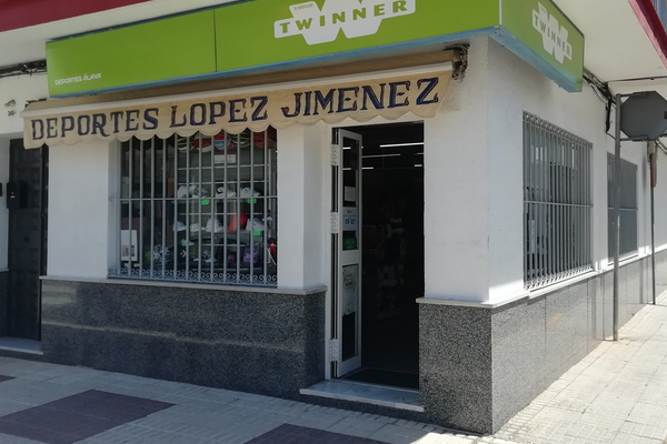 Empresa dedicada a la venta de ropa y material deportivo.