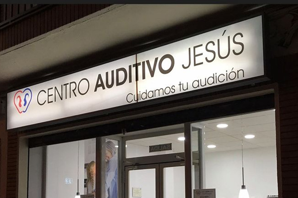 Centro sanitario para la adquisición de audífonos y todo tipo de ayudas a la audición. Profesionales audiólogos protésicos, los únicos autorizados para la venta y adaptación de audífonos.