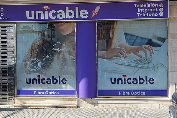 Telecomunicaciones, internet por fibra óptica, telefonía móvil, TV.