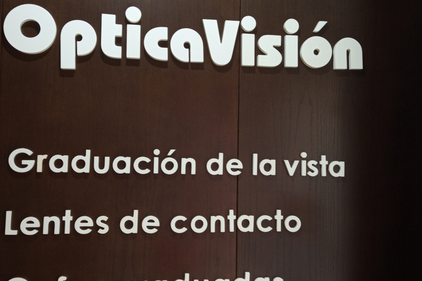 Somos un centro óptico-optometrista especializado en la graduación de la vista y adaptación en lentes de contacto. Trabajamos con las mejores marcas y nuestro productos son de máxima calidad.